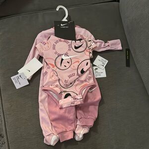 Nike Baby Girl 5 Piece Set